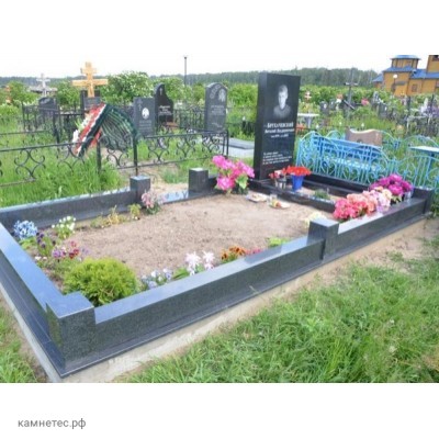 Памятник с гранитной оградой на могилу сына