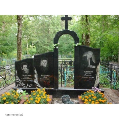 Тройной гранитный памятник с аркой