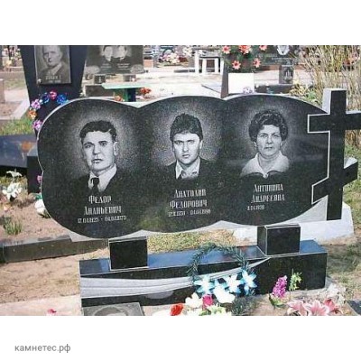 Тройной горизонтальный памятник из гранита