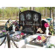 Тройной памятник с резной стелой Тройной памятник с резной стелой