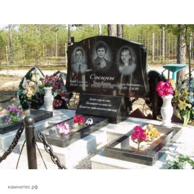 Тройной памятник с резной стелой