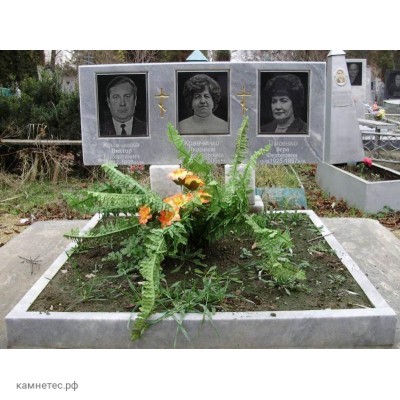 Тройной памятник с общим цветником