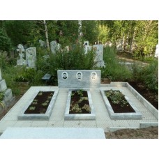 Тройной памятник из серого гранита Тройной памятник из серого гранита